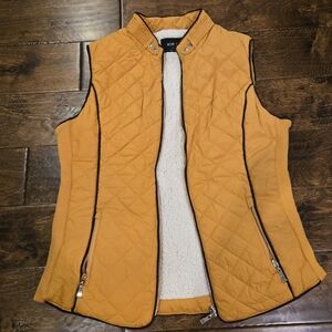 NWOT Active USA Vest Size L Sherpa Lined